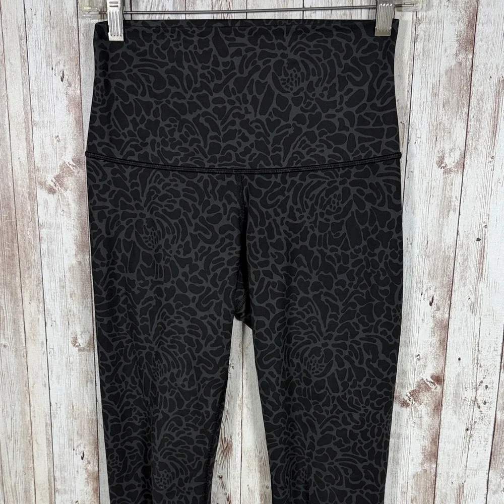 Lululemon Wunder Under Leggings sz 6 Full-On Luxtreme Roll Down Petal Camo Black - Picture 4 of 13